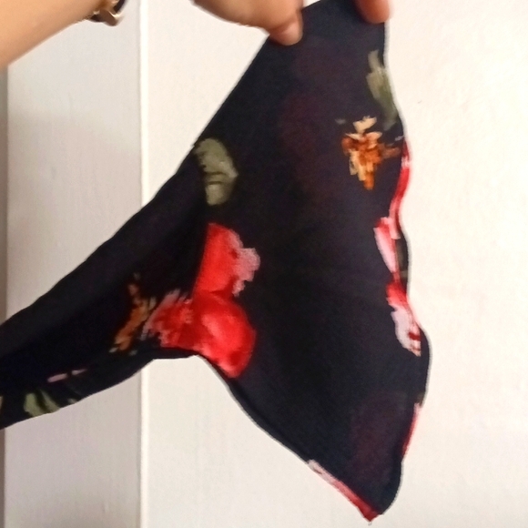 Black & Floral Shorts Romper 🔥💕 - Picture 6 of 8